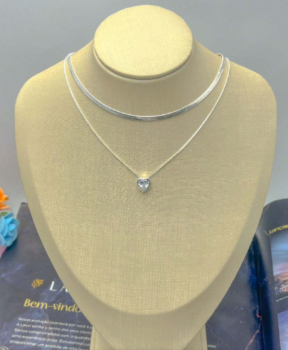 Kit 2 Colares Femininos Laminados com Pingente de Coração – Elegância e Charme em Dobro!