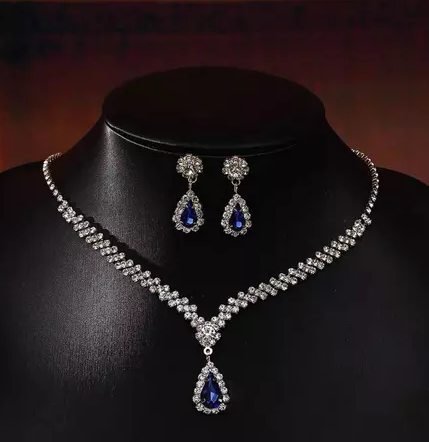 ✨ Liara Éternité – Conjunto Luxuoso de Diamantes (Colar, Anel e Brincos)