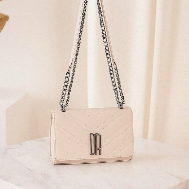 Bolsa Feminina Pequena Transversal com Corrente – Elegância e Estilo em Promoção!